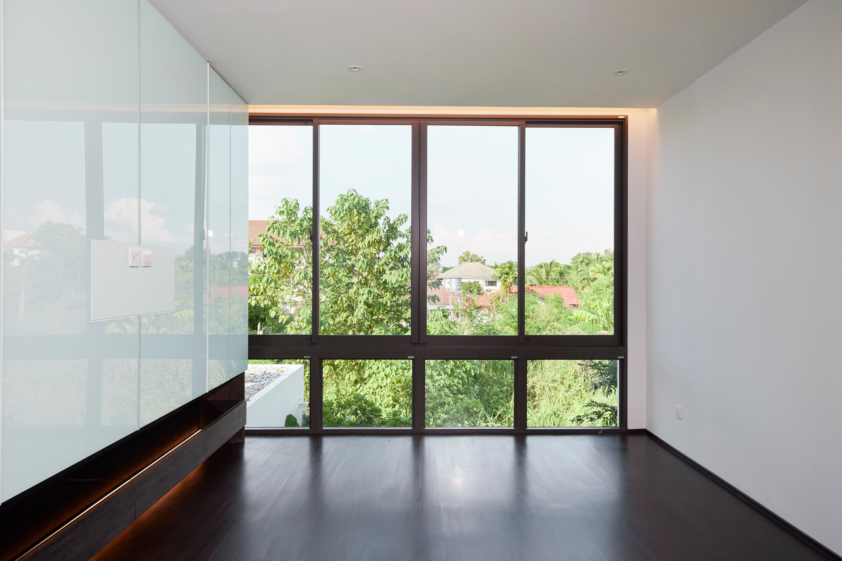 WE PLUS Gallery Image 12