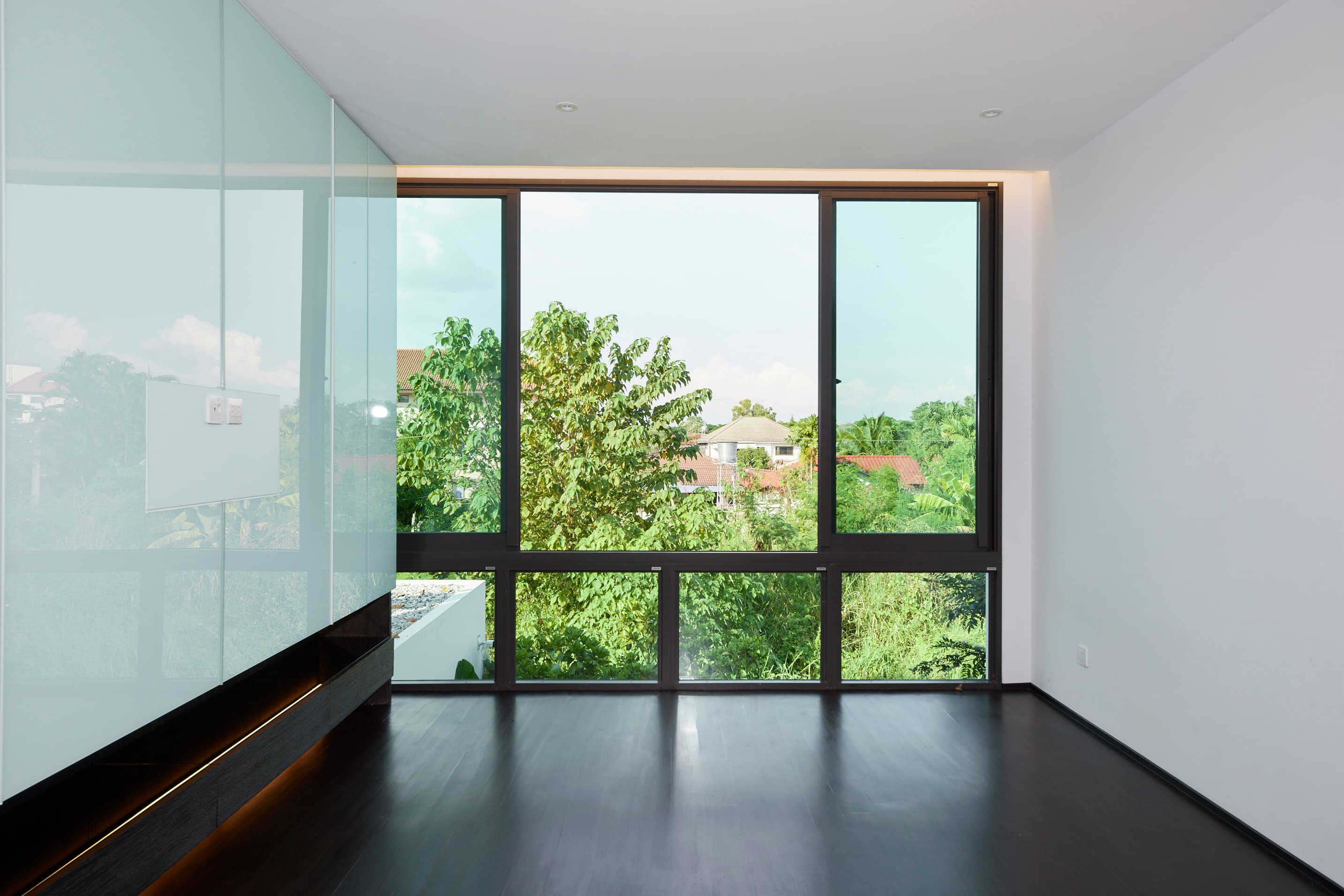 WE PLUS Gallery Image 13