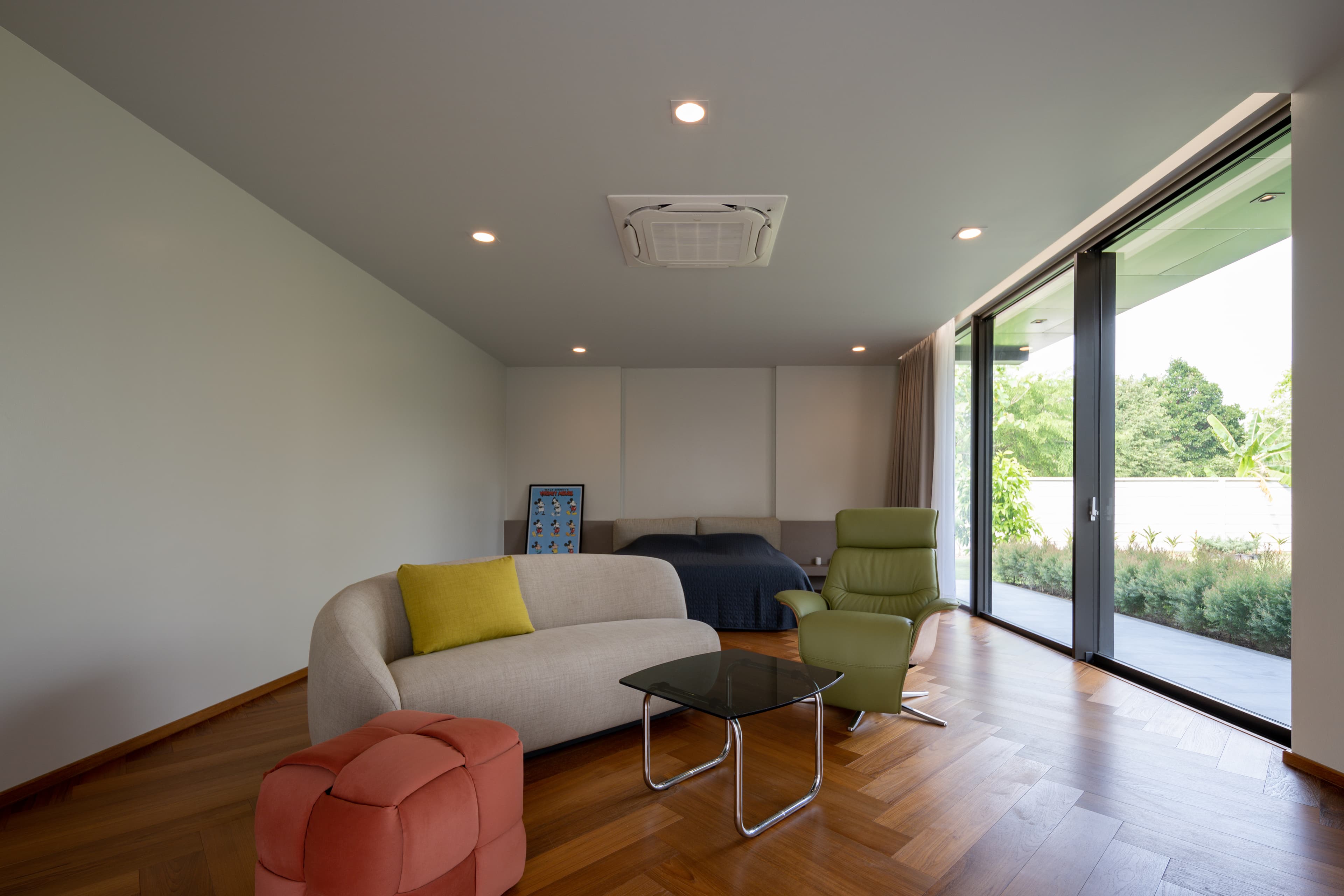 WE PLUS Gallery Image 19